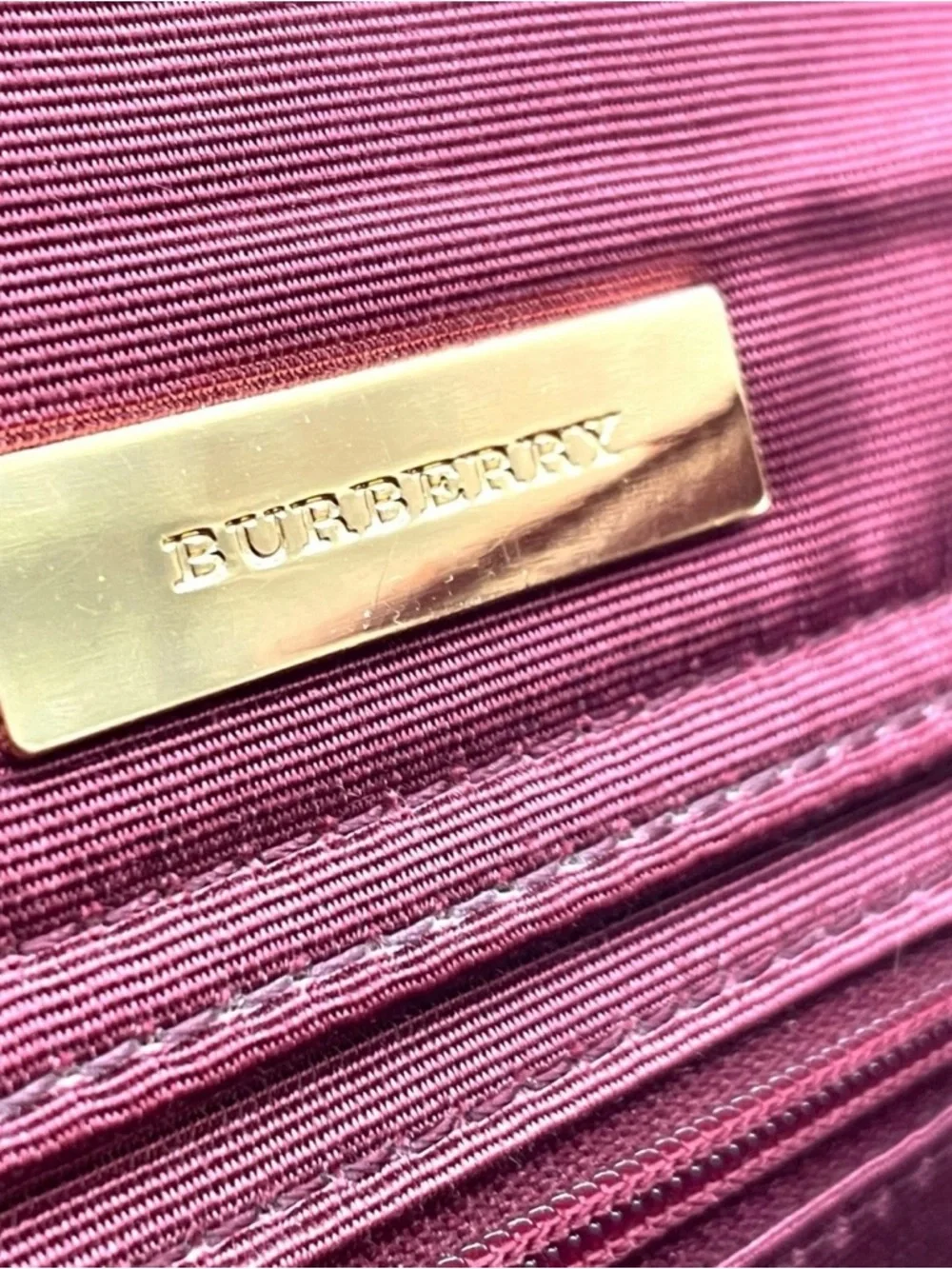 Burberry Vintage Shoulder Bag Nova Check
Bordeaux Leather - Picture 13 of 15